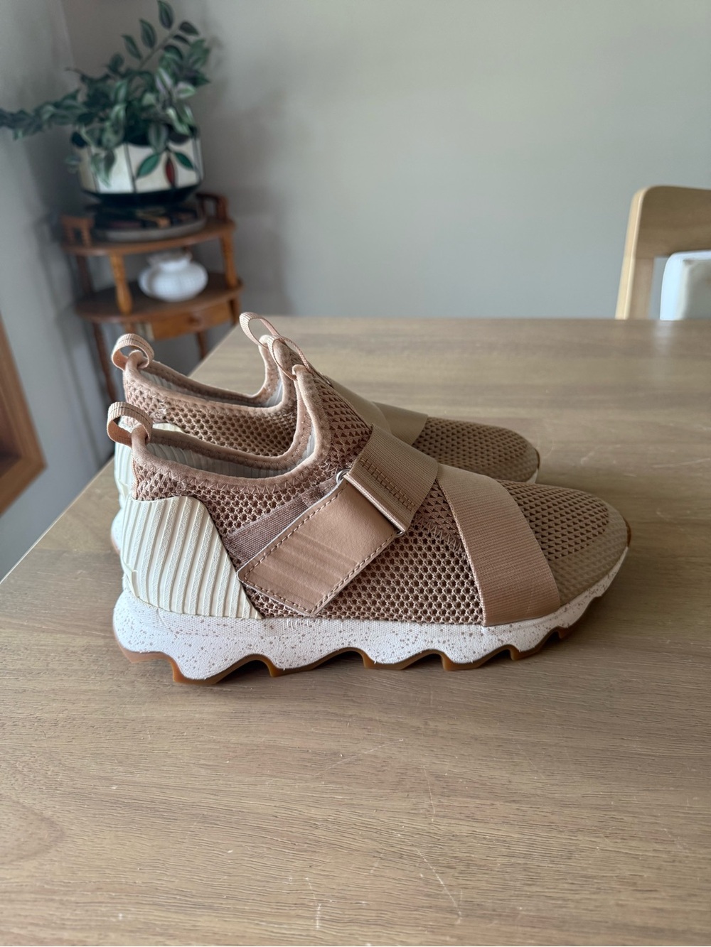 Sorel Kinetic Sneakers In Natural Tan size 8